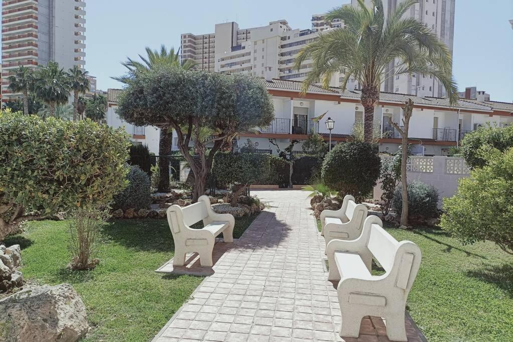 2 Bedroom Townhouse In Beautiful Gated Complex Benidorm Eksteriør billede